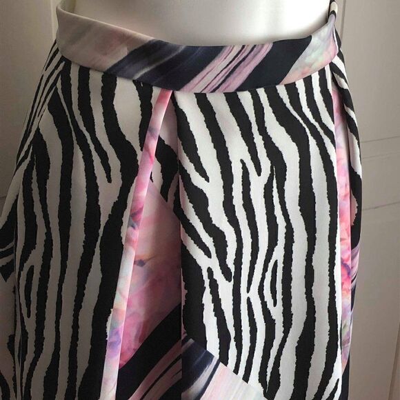 Zebra Skirt, Size Small (Approx. Size 6) - Picture 4 of 5